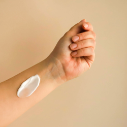 Hyaludrops Loción Corporal Fresa y Karité – Hidratación 72H - 700 ml-VAL-34009-Valquer